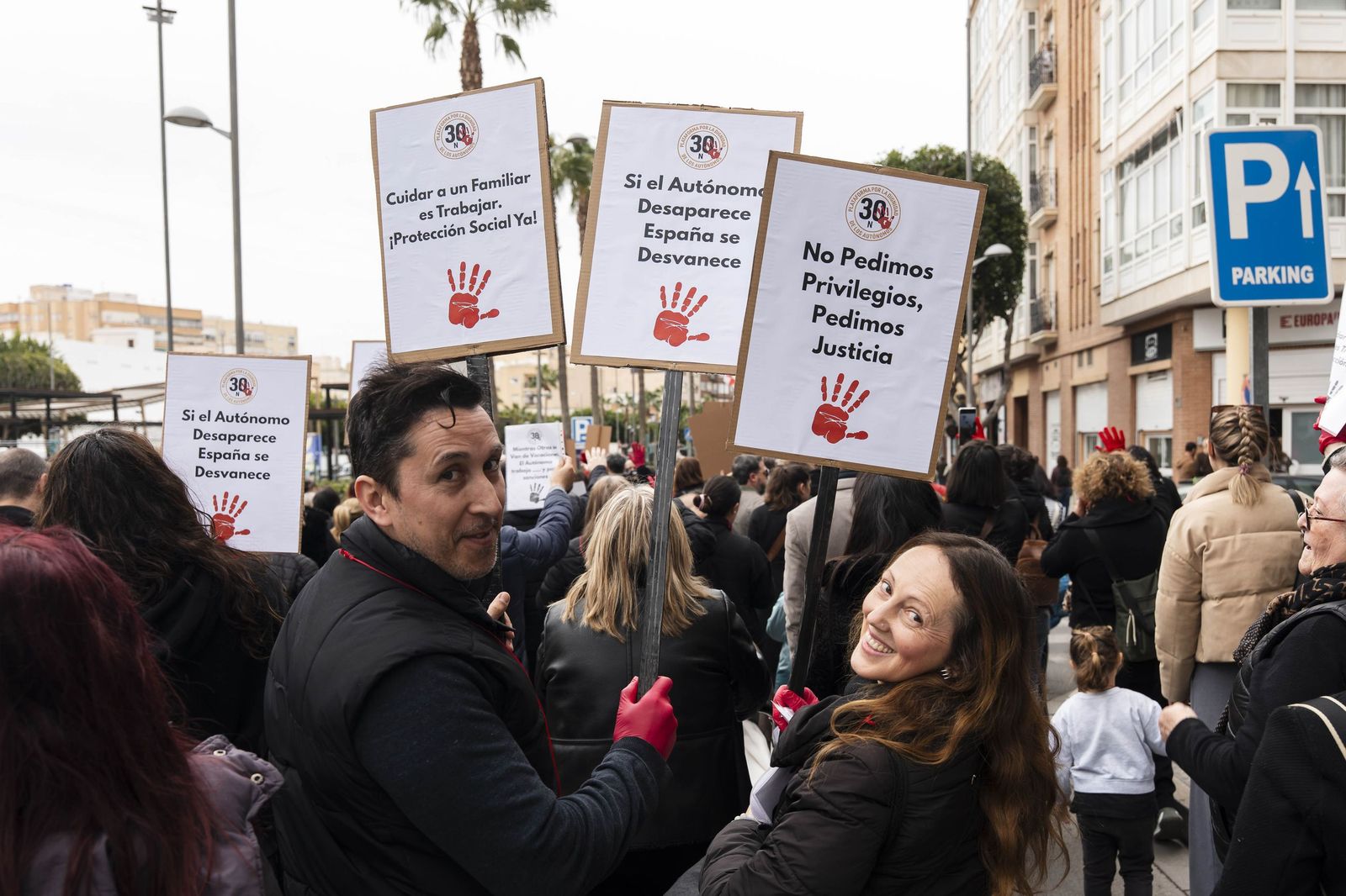 Las imágenes de la Manifestación de la Plataforma por la Dignidad de los Autónomos en Almería