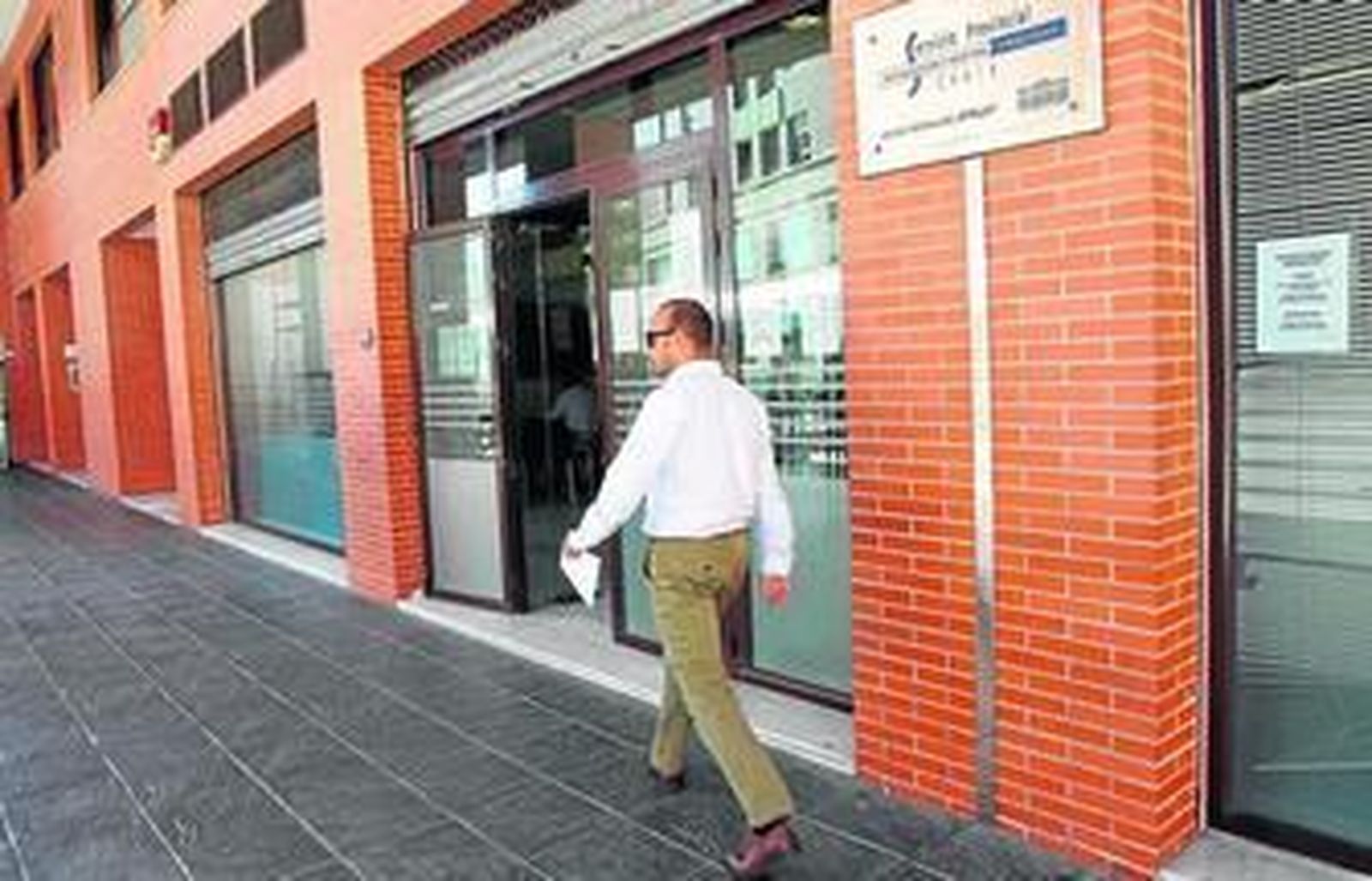 Imagen reciente de la oficina en Algeciras del Servicio Provincial de Recaudación.