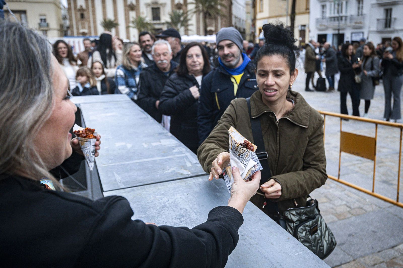 Las imágenes de la Chicharronada y la Gambada del Carnaval de Cádiz 2026
