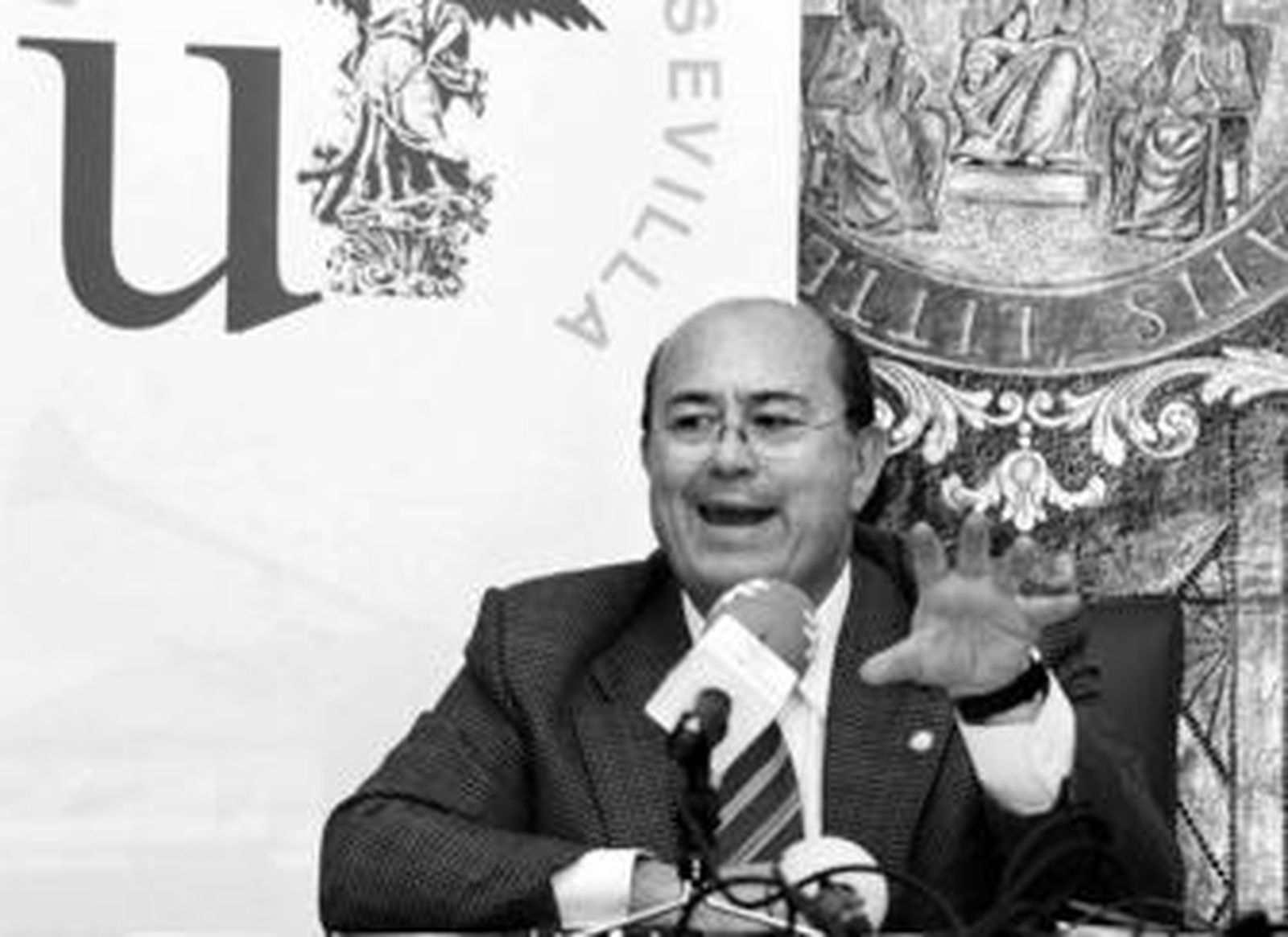 El rector de la Universidad de Sevilla, Miguel Florencio, ayer en la sede del Rectorado.