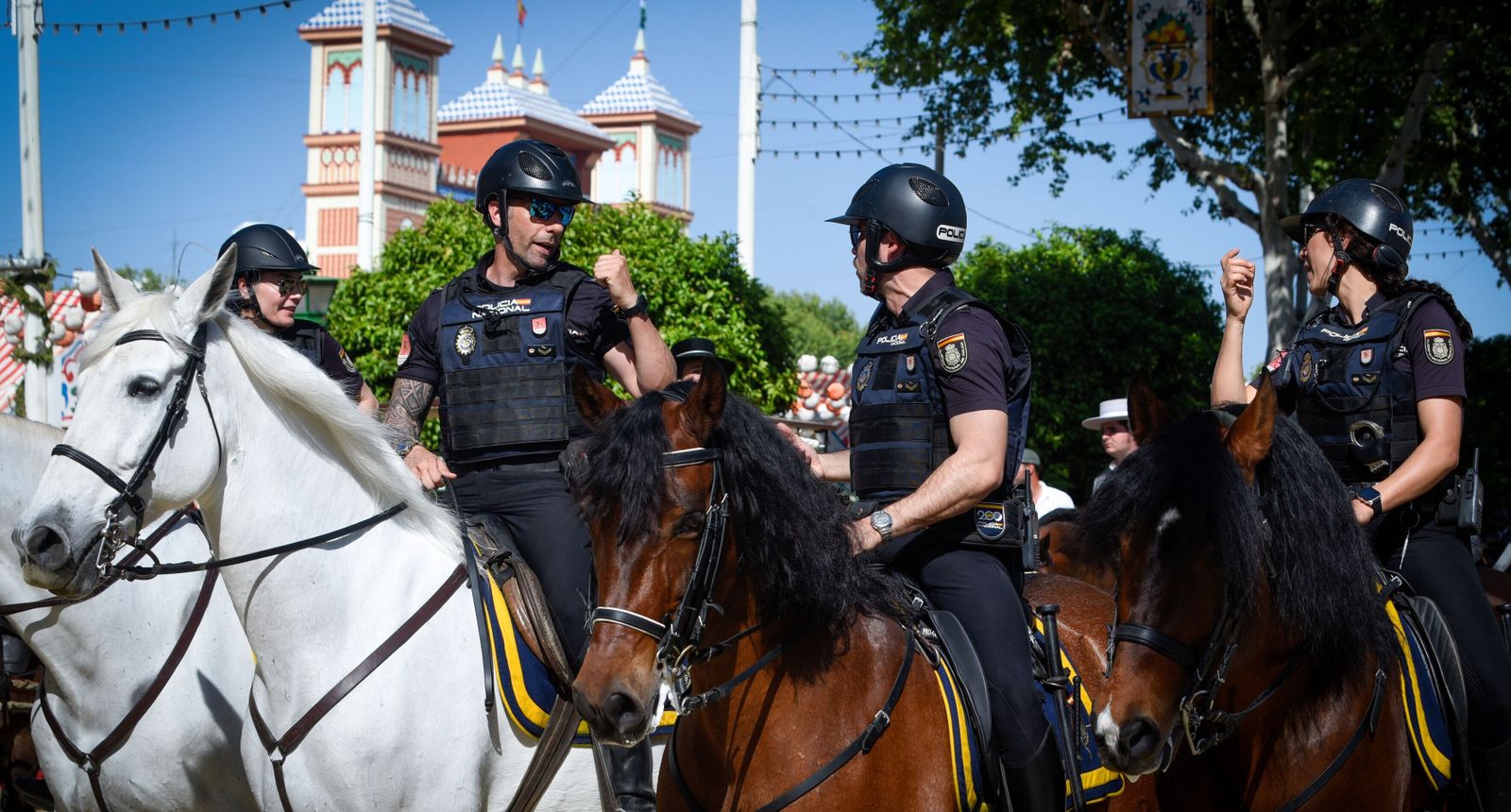 Agentes de la Policía Nacional en la Feria. La denuncia fue presentada en una comisaría pero la alerta ya se ha desactivado.