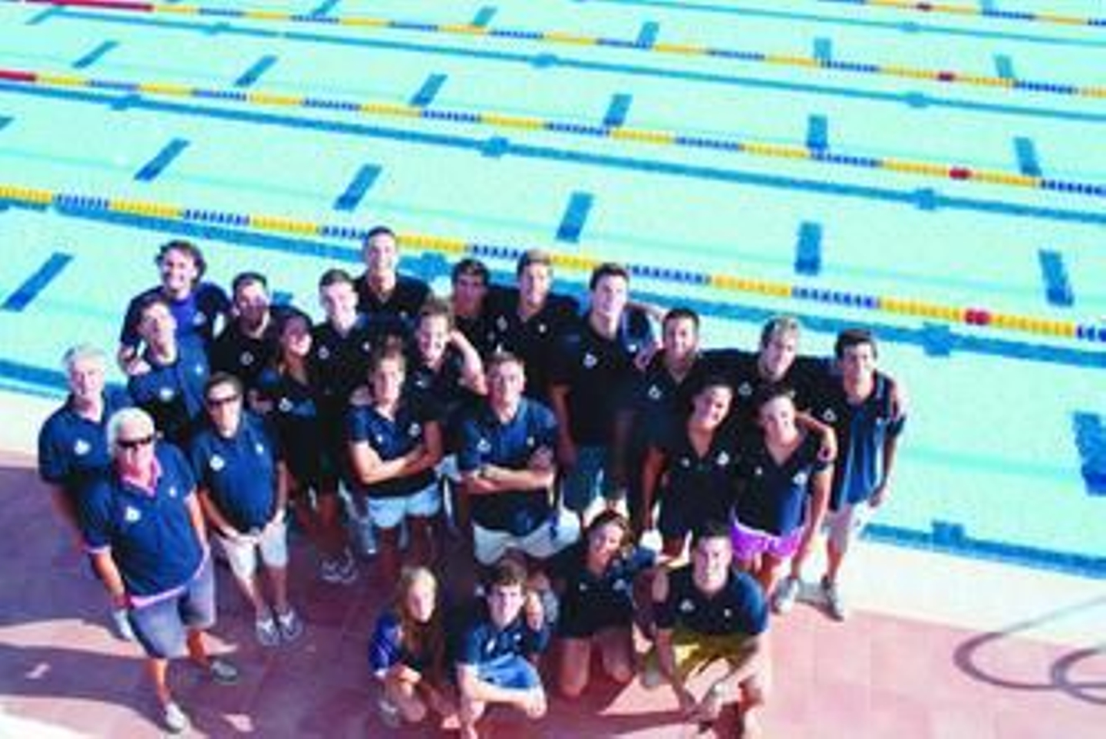 Los integrantes de la selección nacional de natación, con Rafa Muñoz abajo a la derecha, en un receso de la concentración en el Best Swim Centre de Mallorca.
