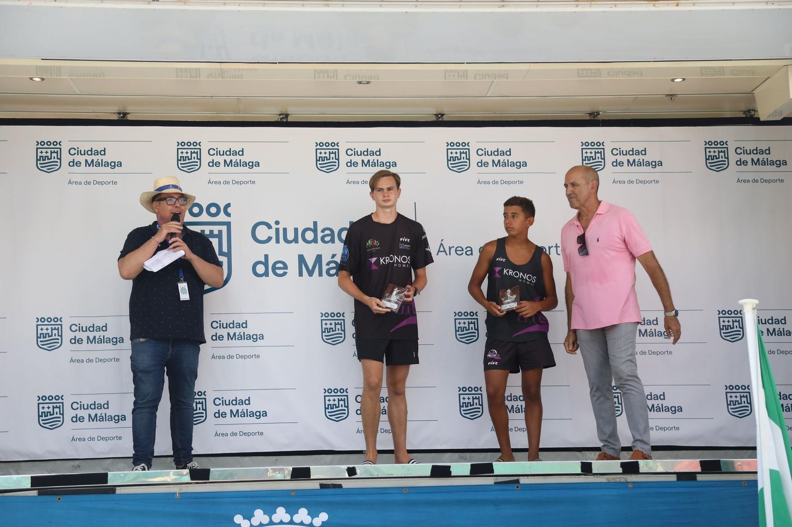 La Travesía a Nado del puerto de Málaga, en fotos