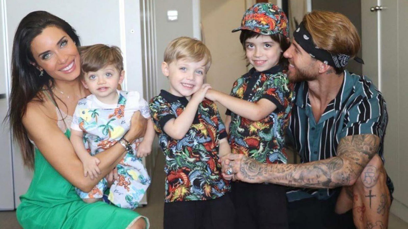 Sergio Ramos y Pilar Rubio con sus tres hijos: Sergio Jr, Marco y Alejandro.