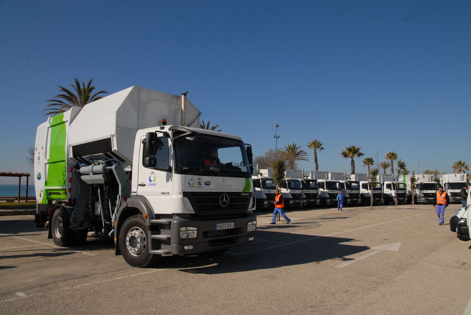Imagen de archivo de un camión de recogida de basura de la empresa Urbaser.