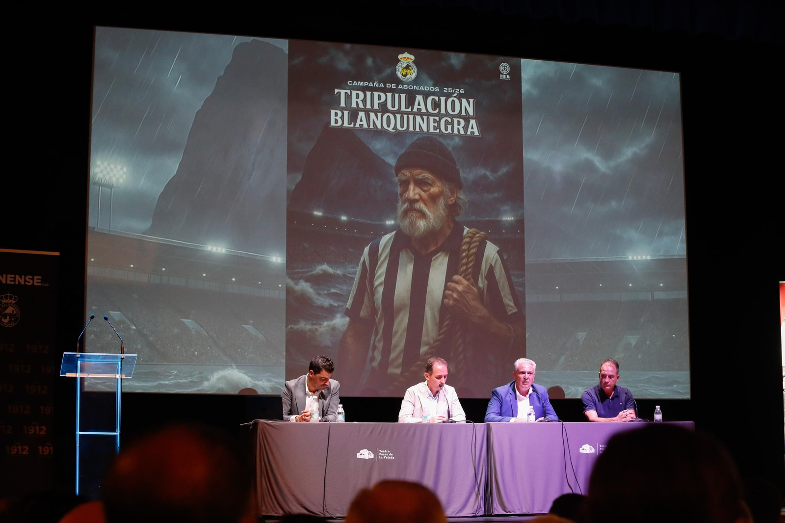 Las fotos de la presentación de la campaña de abonados de la Balona en el teatro la Velada