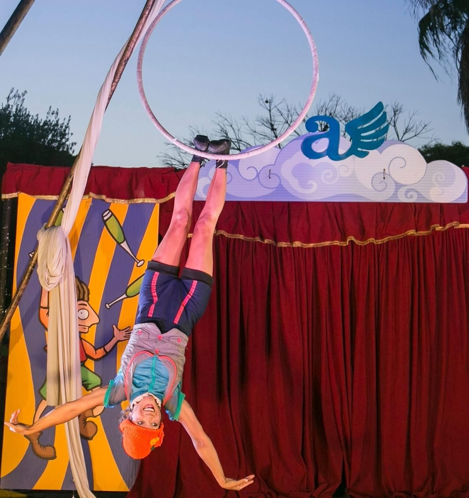 Susane realizando una de las acrobacias.