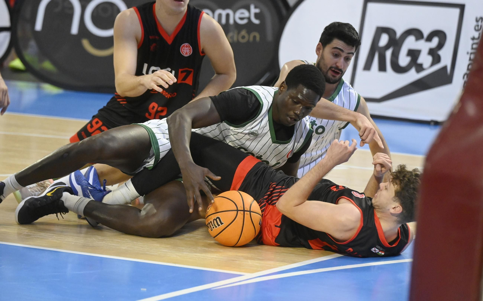Las mejores fotos del ambiente en Vista Alegre para el Coto Córdoba - Logrobasket