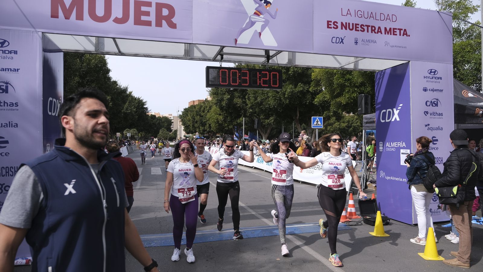 Imágenes de la Carrera de la Mujer 2023 en Almería