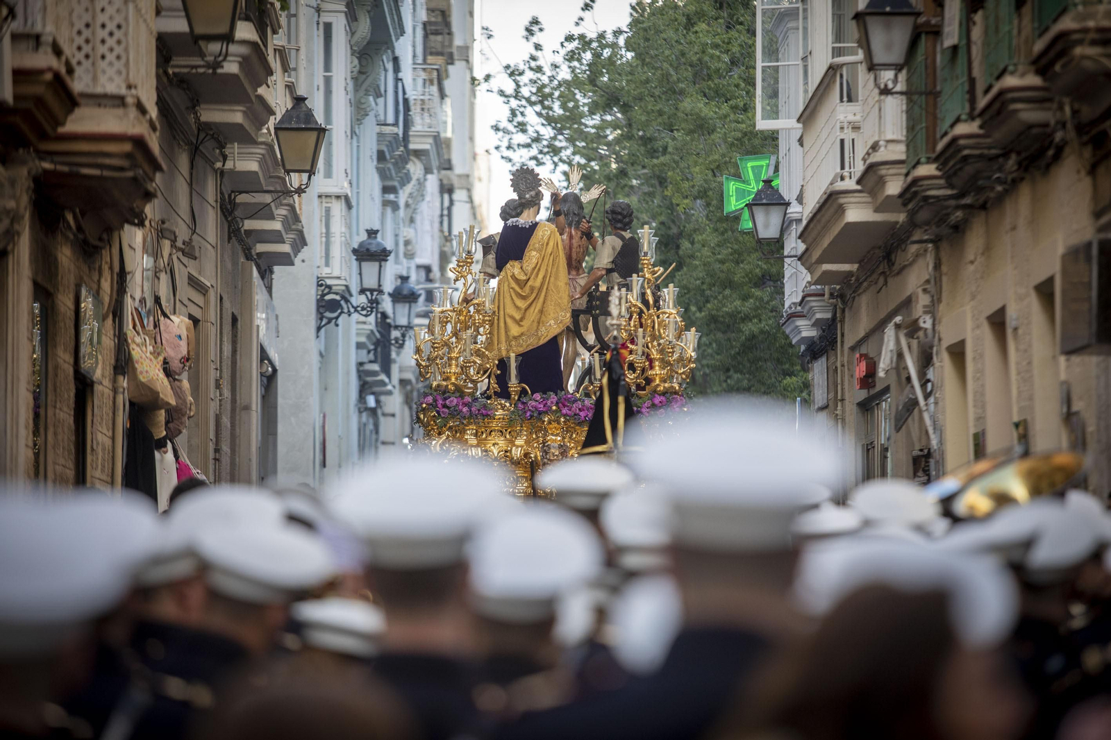 Las imágenes de la cofradía de Columna en la Semana Santa de Cádiz 2022