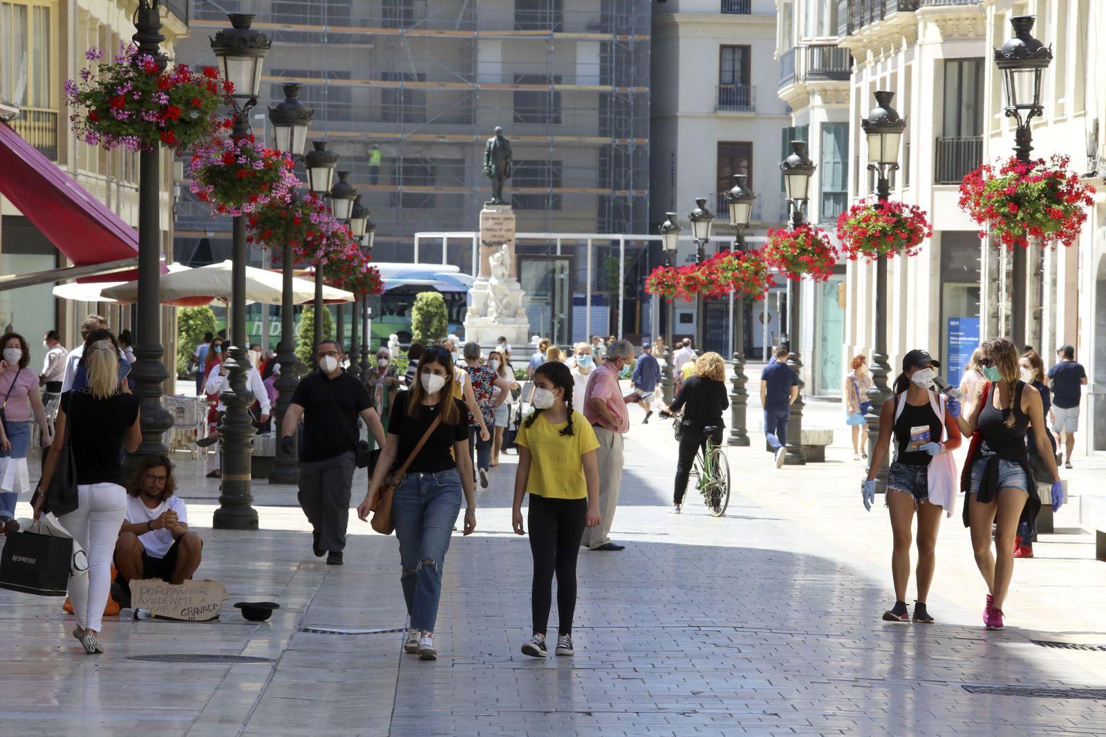 Las fotos del centro de Málaga, de vuelta a la vida con la desescalada