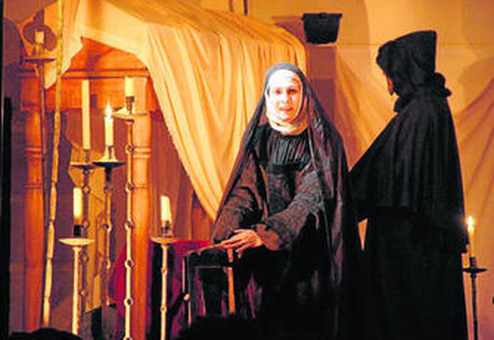 Sombras y luz se mezclan durante toda la obra.