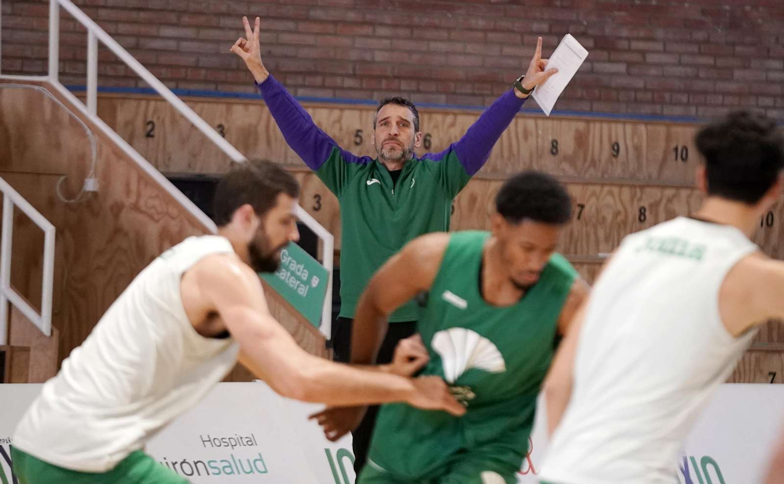 El Unicaja preparó en Los Guindos el partido en Bilbao