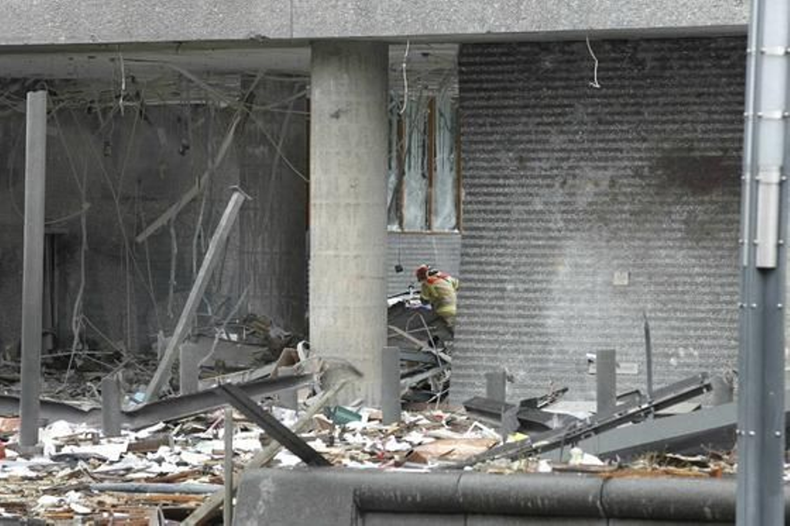 Dos ataques sacuden la capital noruega, el primero con un coche bomba en el centro de la ciudad y el segundo en un campamento juvenil.

Foto: Reuters