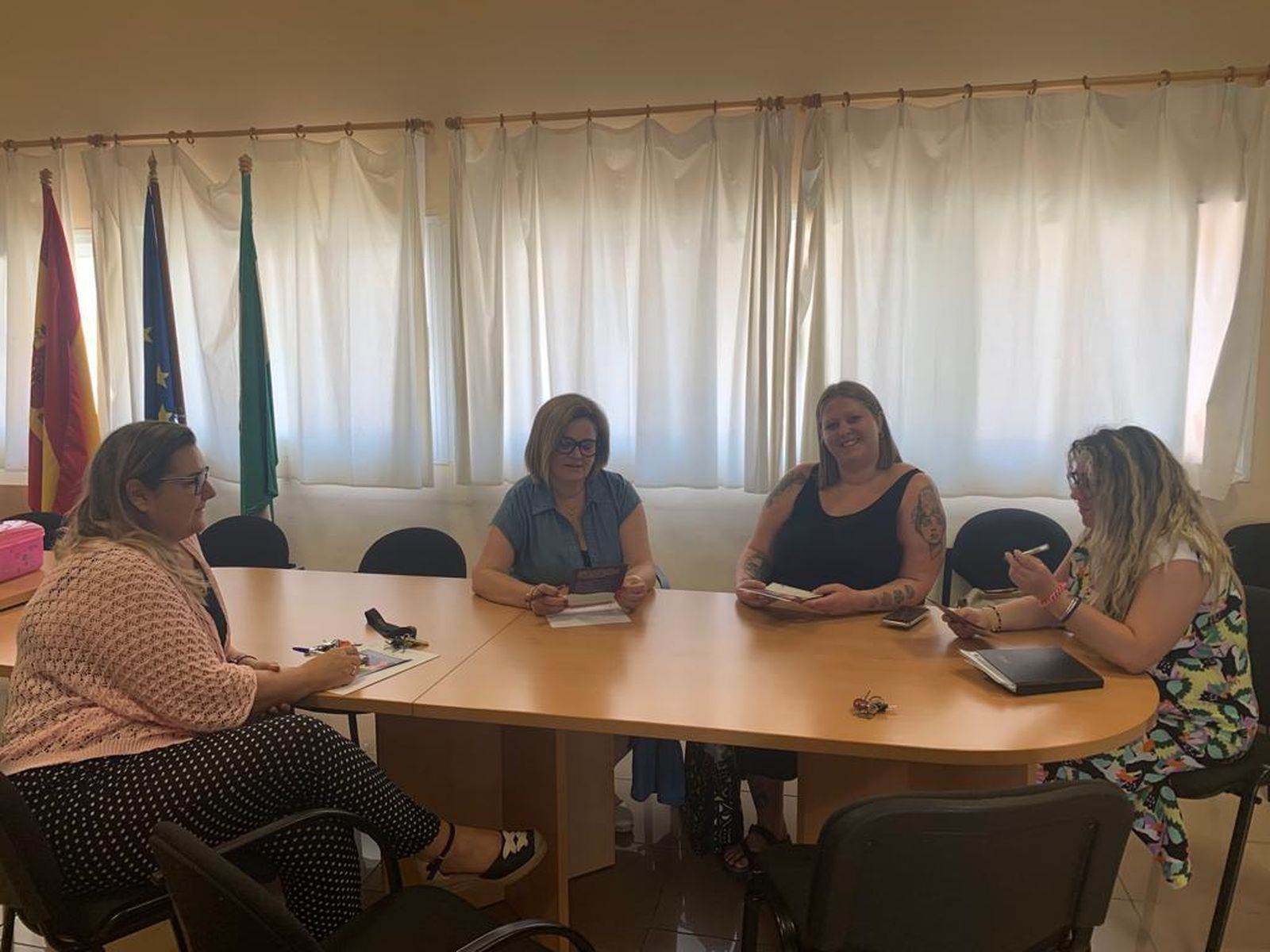 Reunión en el Centro Municipal de la Mujer con la ONG Adoratrices Almería.