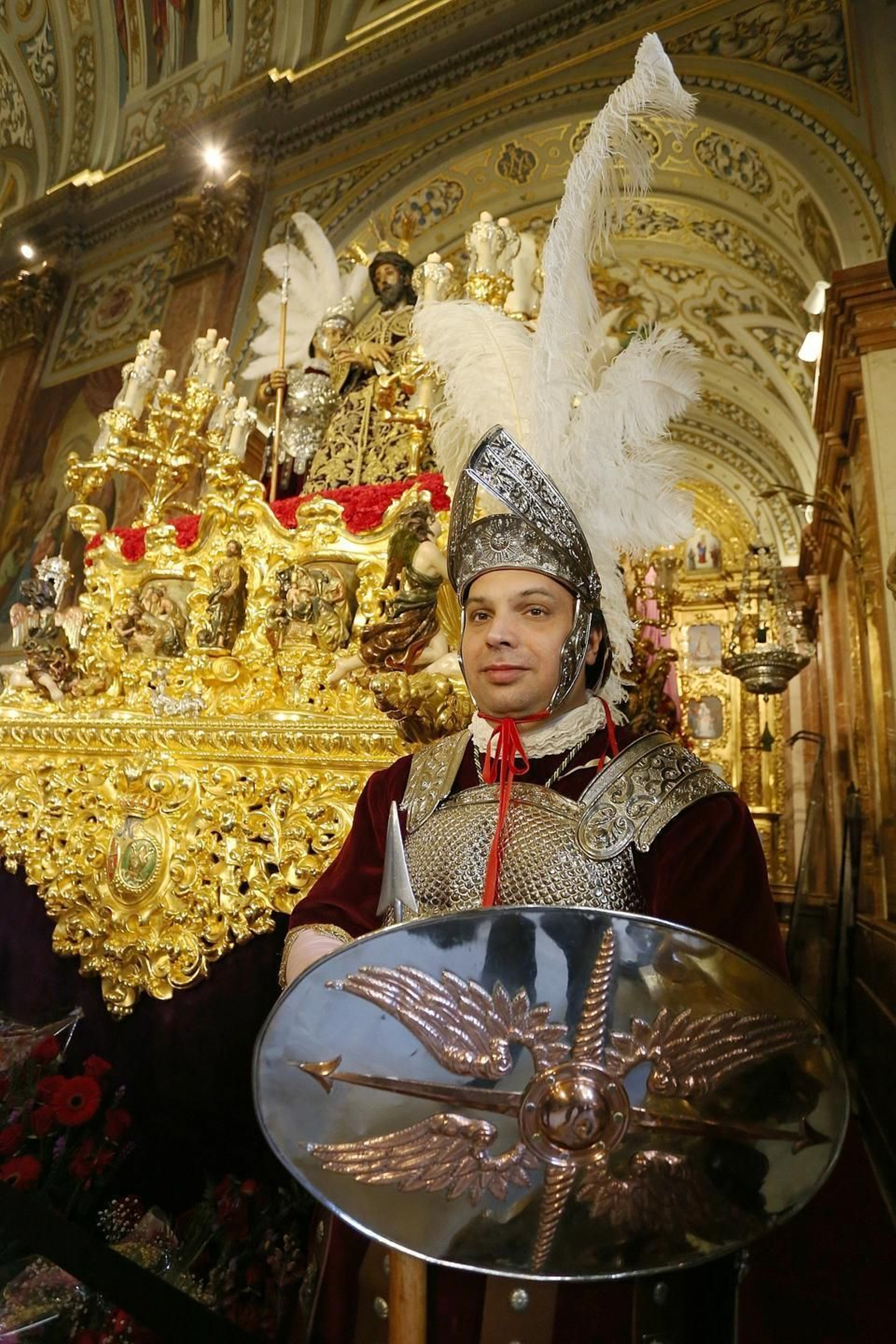 Visita a la basílica de la Macarena en el mañana del Jueves Santo.