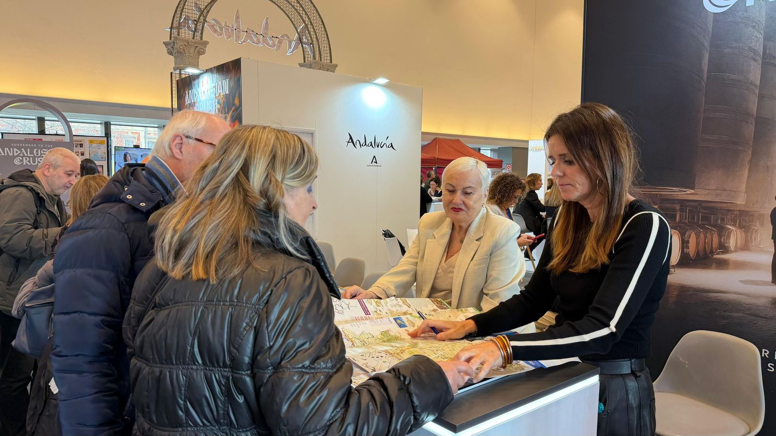 Pilar Fenoy en el stand de Níjar durante la feria.