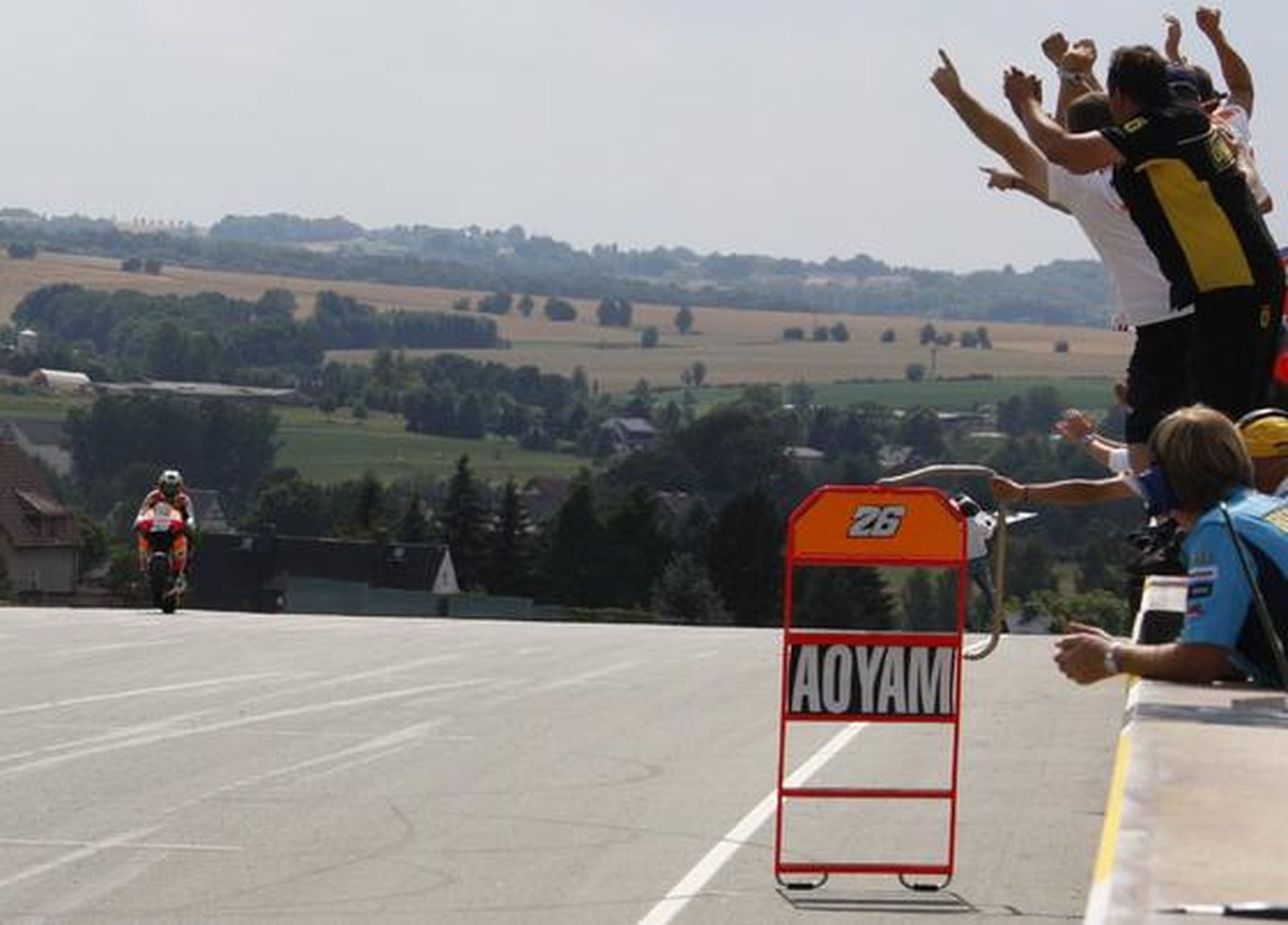 Pedrosa, Elías y Márquez firman una nueva jornada memorable para el motociclismo español. / Reportaje gráfico: EFE, Reuters, AFP.