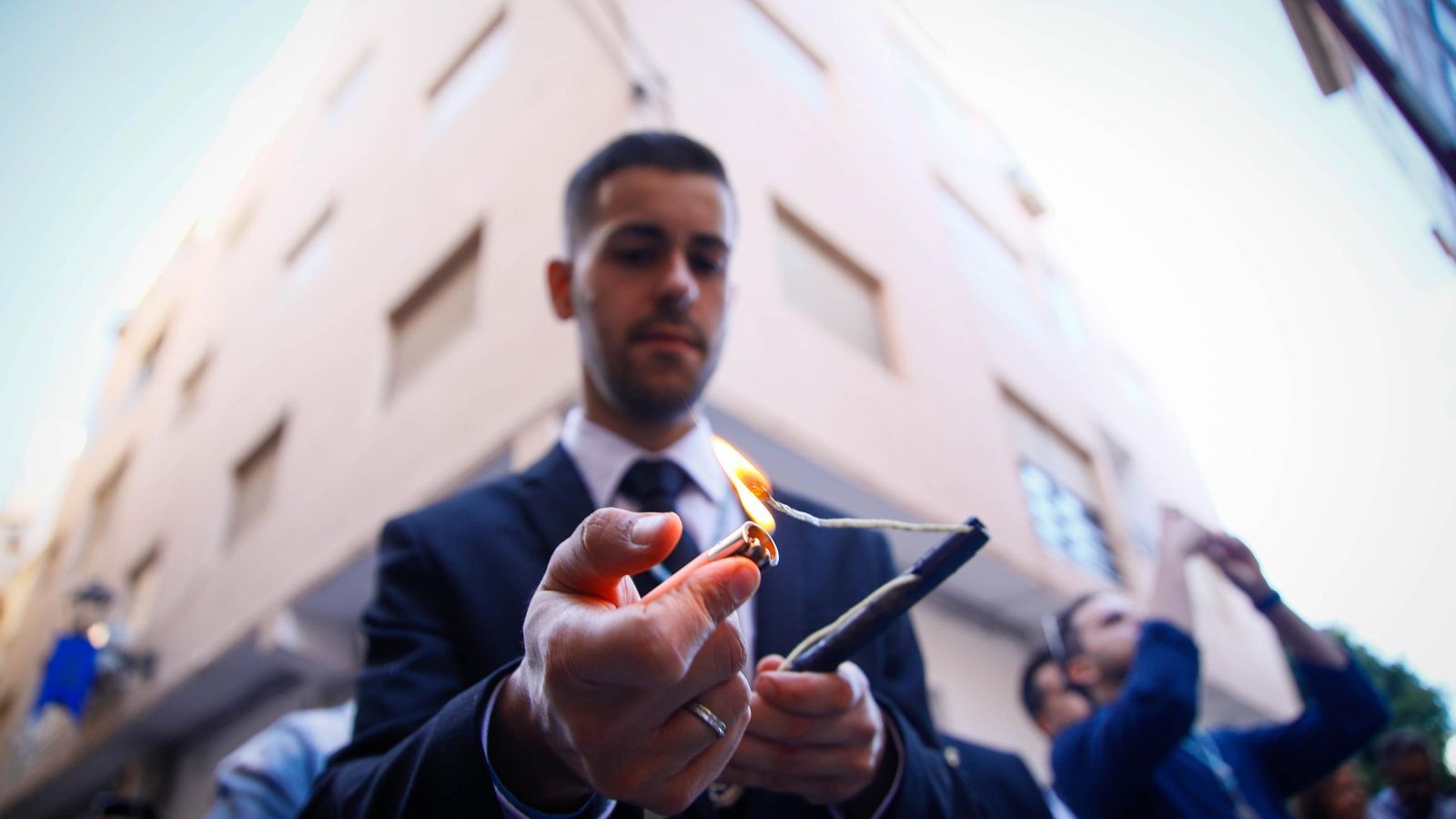 Vea la salida de la Hermandad de Los Ángeles de la Catedral de Almería