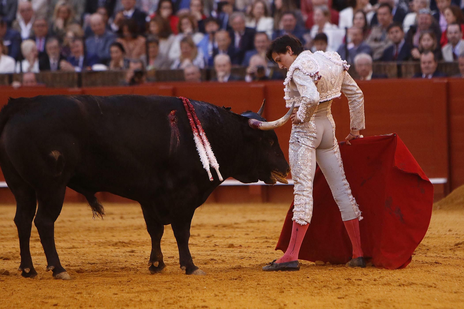 Las imágenes de la corrida de toros del Domingo de Resurrección en Sevilla