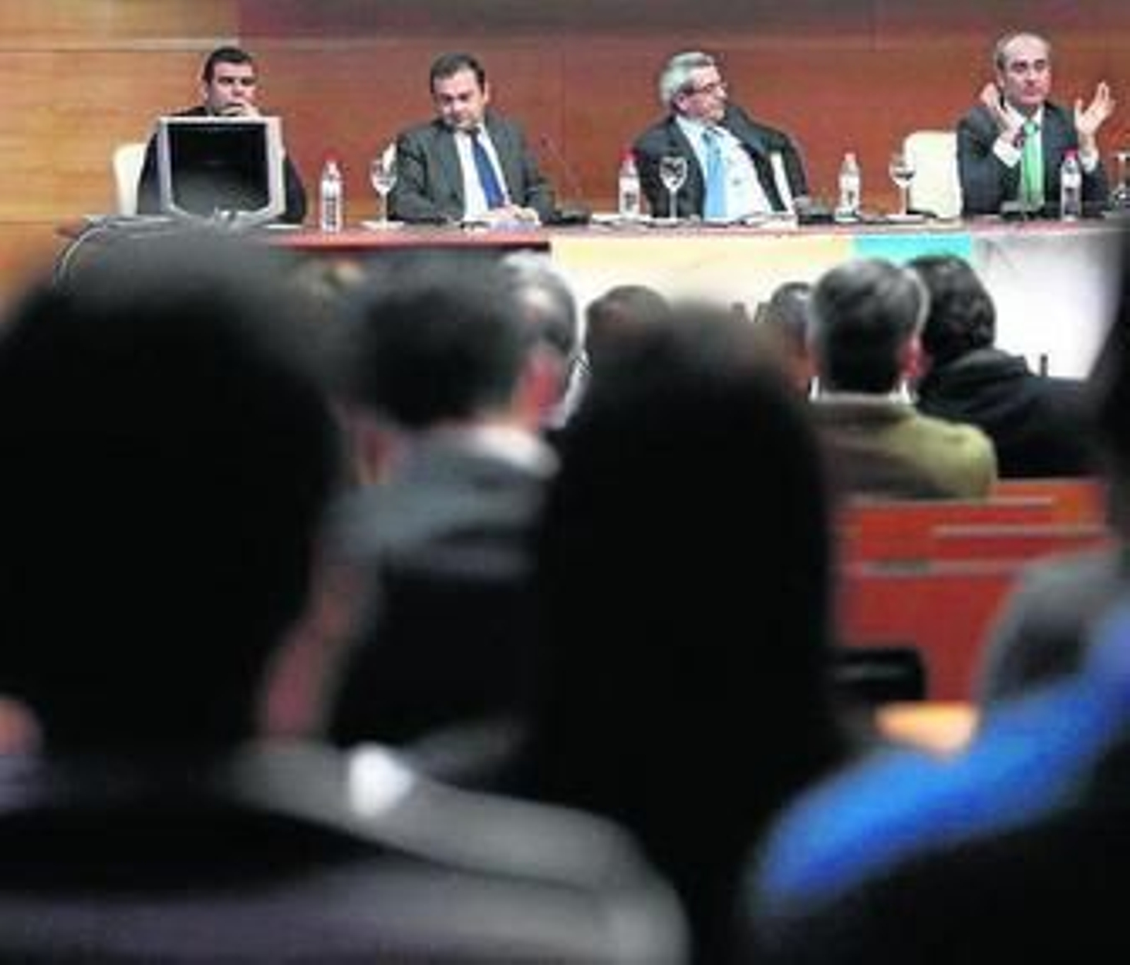 Los ponentes de la sesión de ayer en el campus.