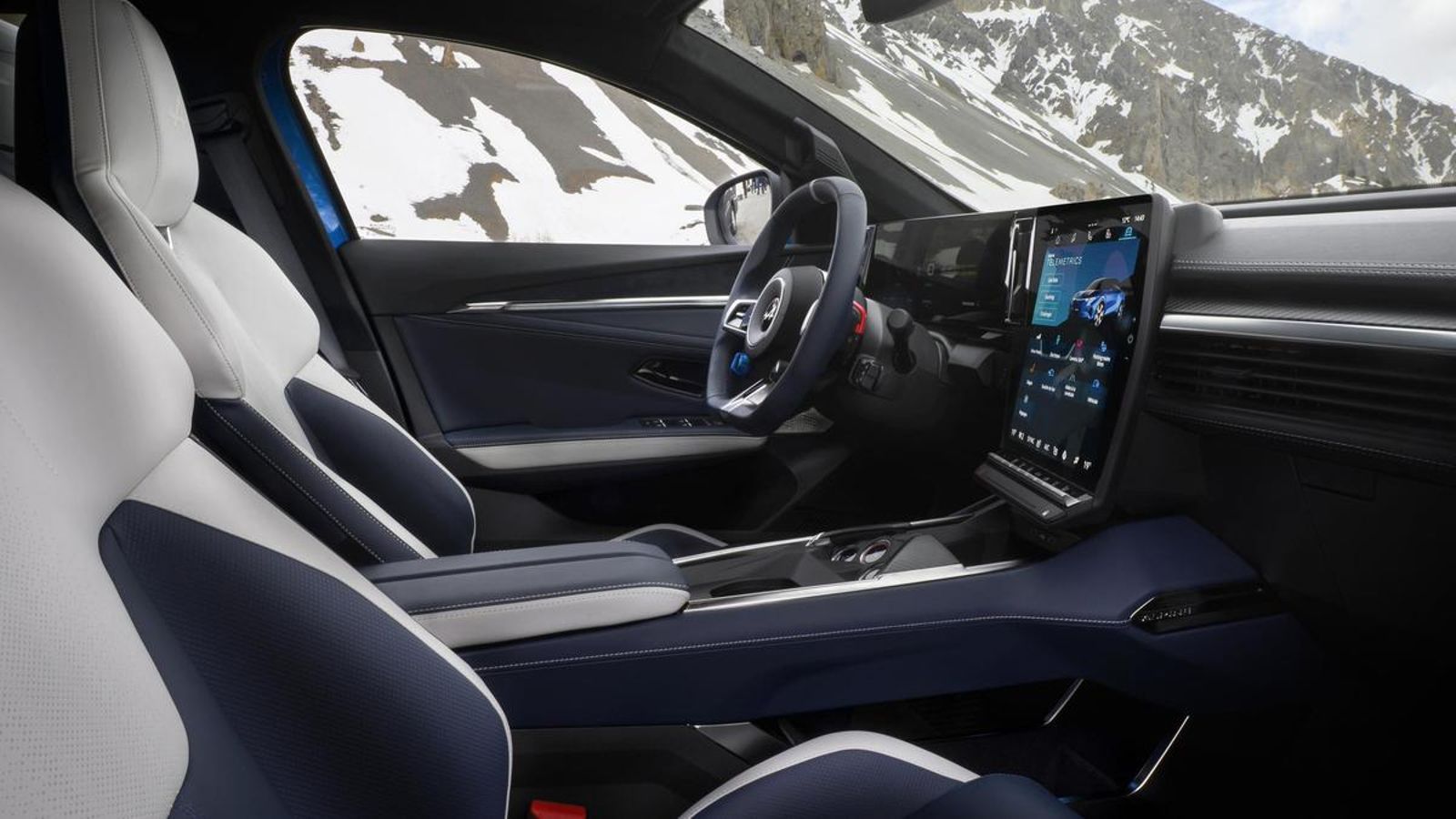 Una de las particularidades del A390 es la amplitud en el habitáculo en cotas como la vertical. Por otro lado, el maletero promete 532 litros de capacidad.