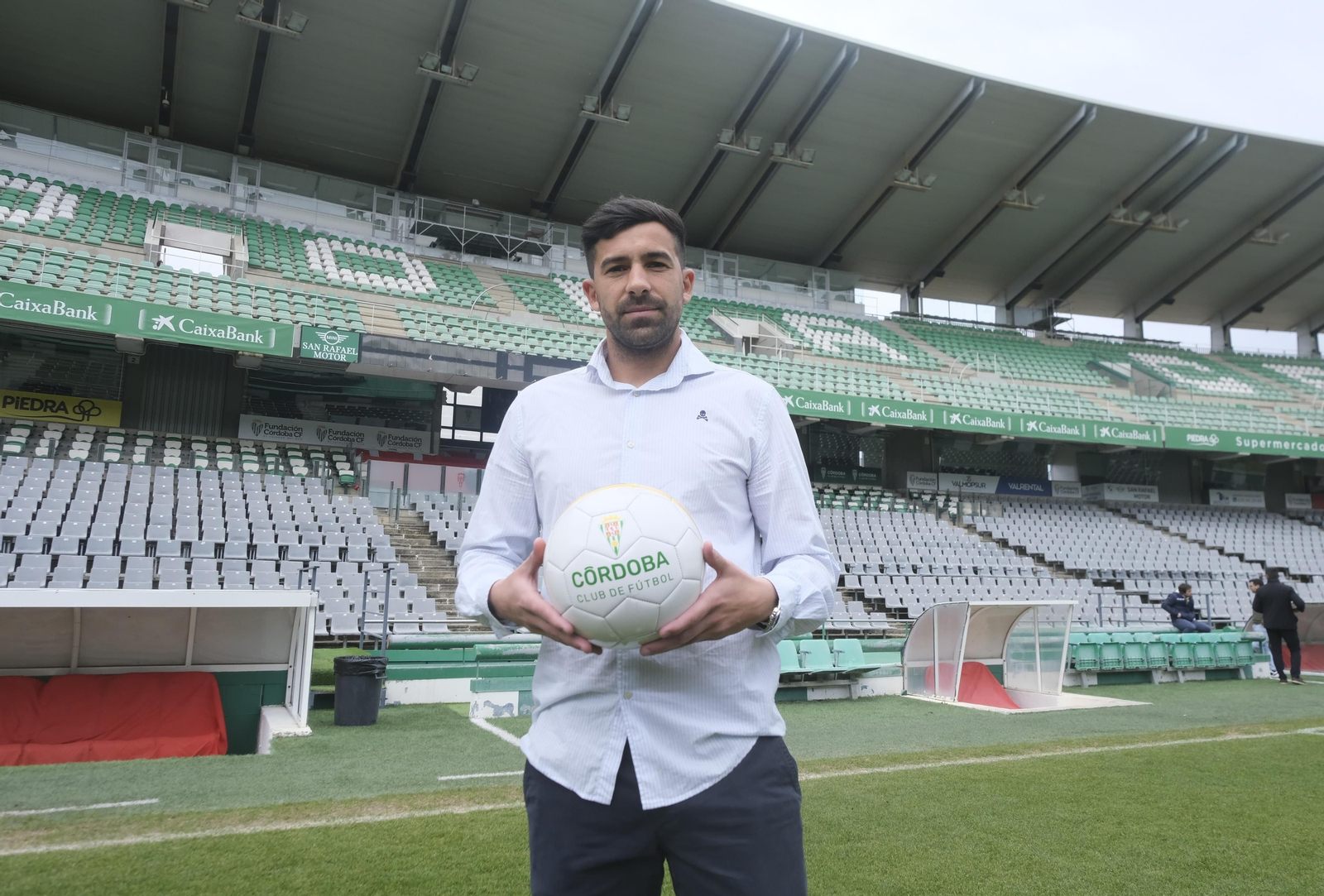 La presentación de Alberto Jiménez en el Córdoba CF, en imágenes