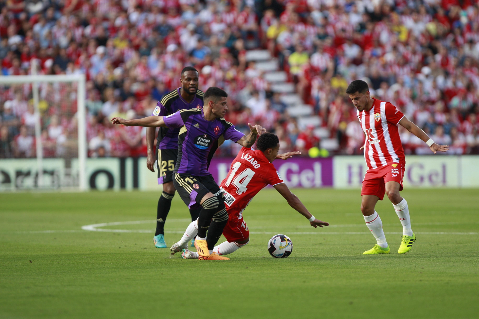 Imágenes del partido U.D. Almería-Real Valladolid C.F.
