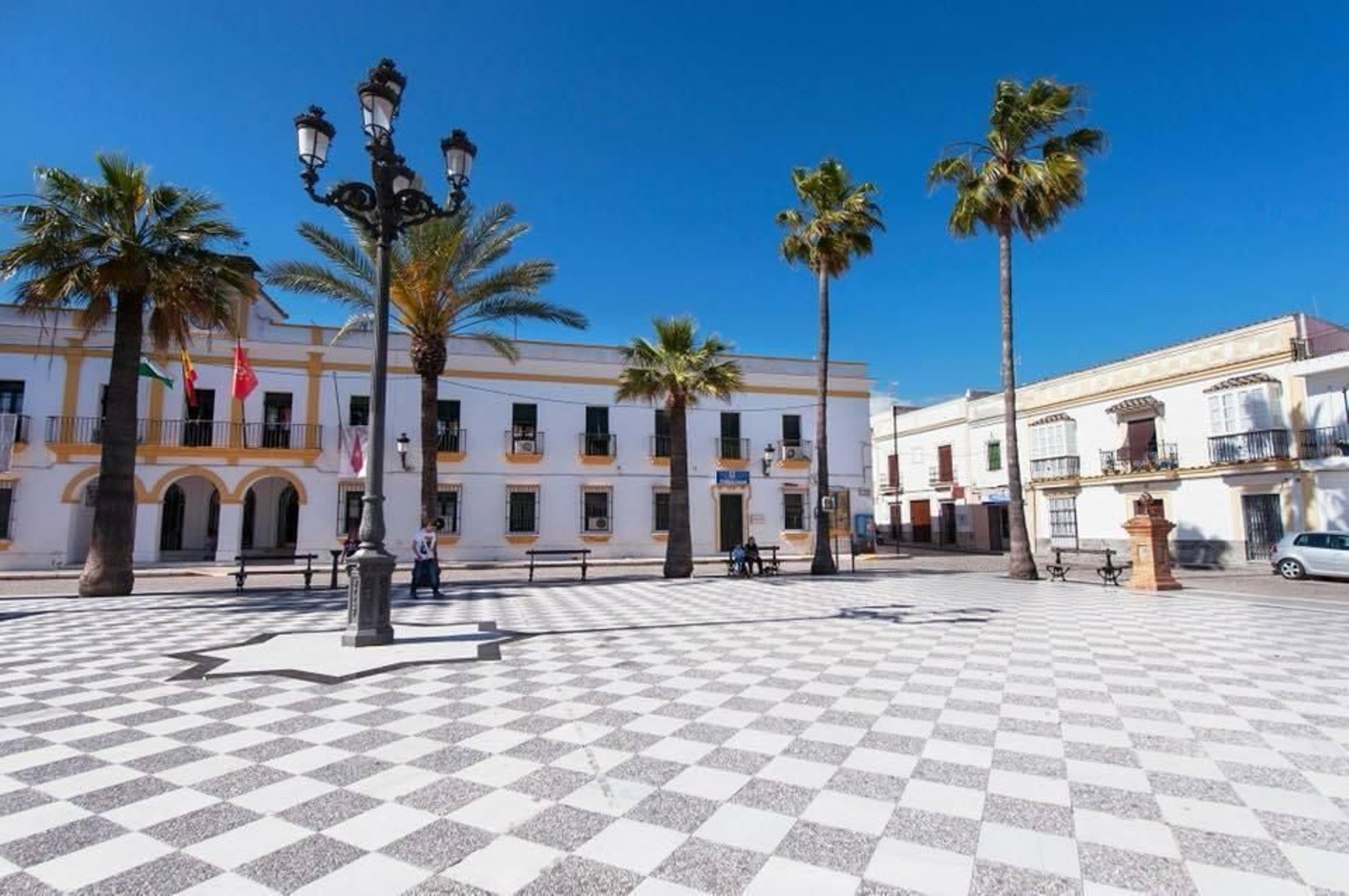 Una vista exterior del Ayuntamiento de Trebujena. Una vista exterior del Ayuntamiento de Trebujena.