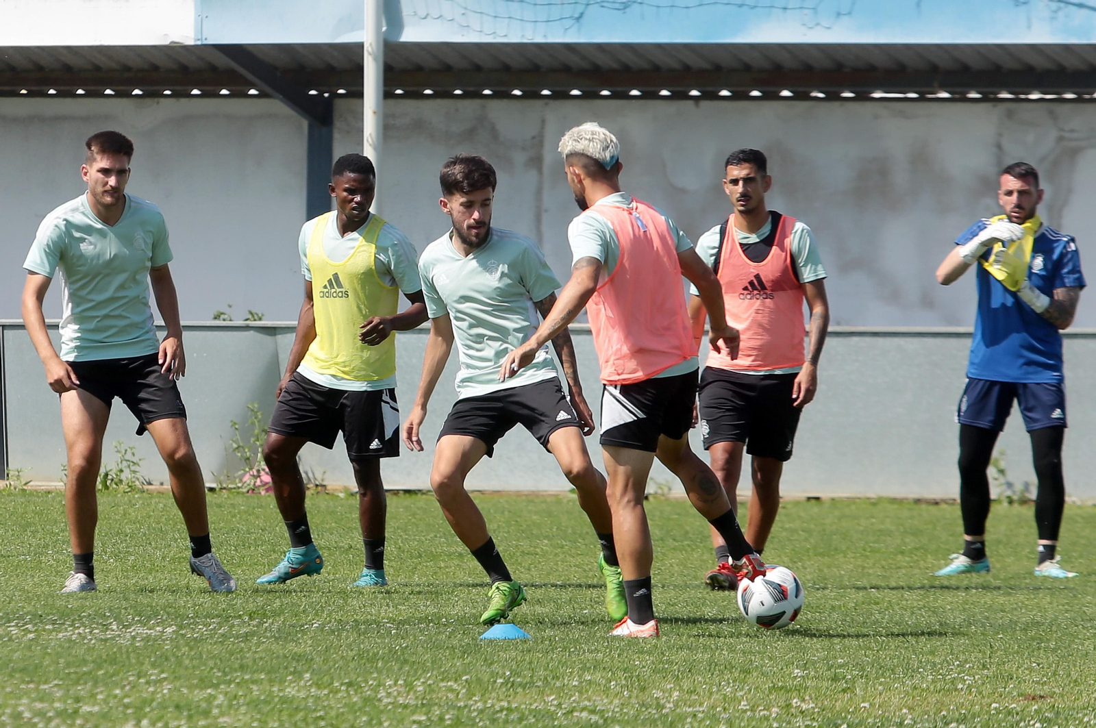 Imágenes del entrenamiento del Recre en la Ciudad Deportiva