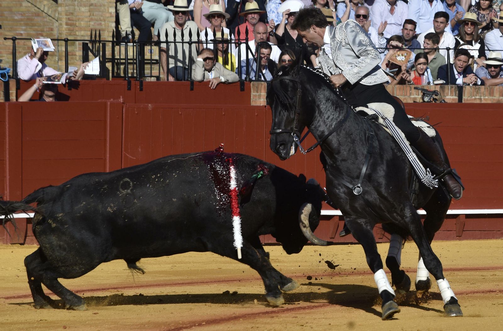 Las imágenes de la corrida de rejones de la Feria de Abril de Sevilla