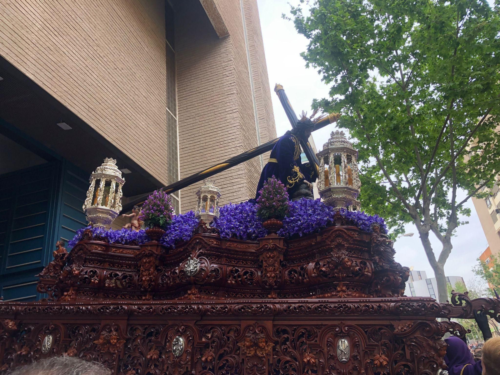 Imágenes de la estación de penitencia de la Hermandad de Pasión de Almería
