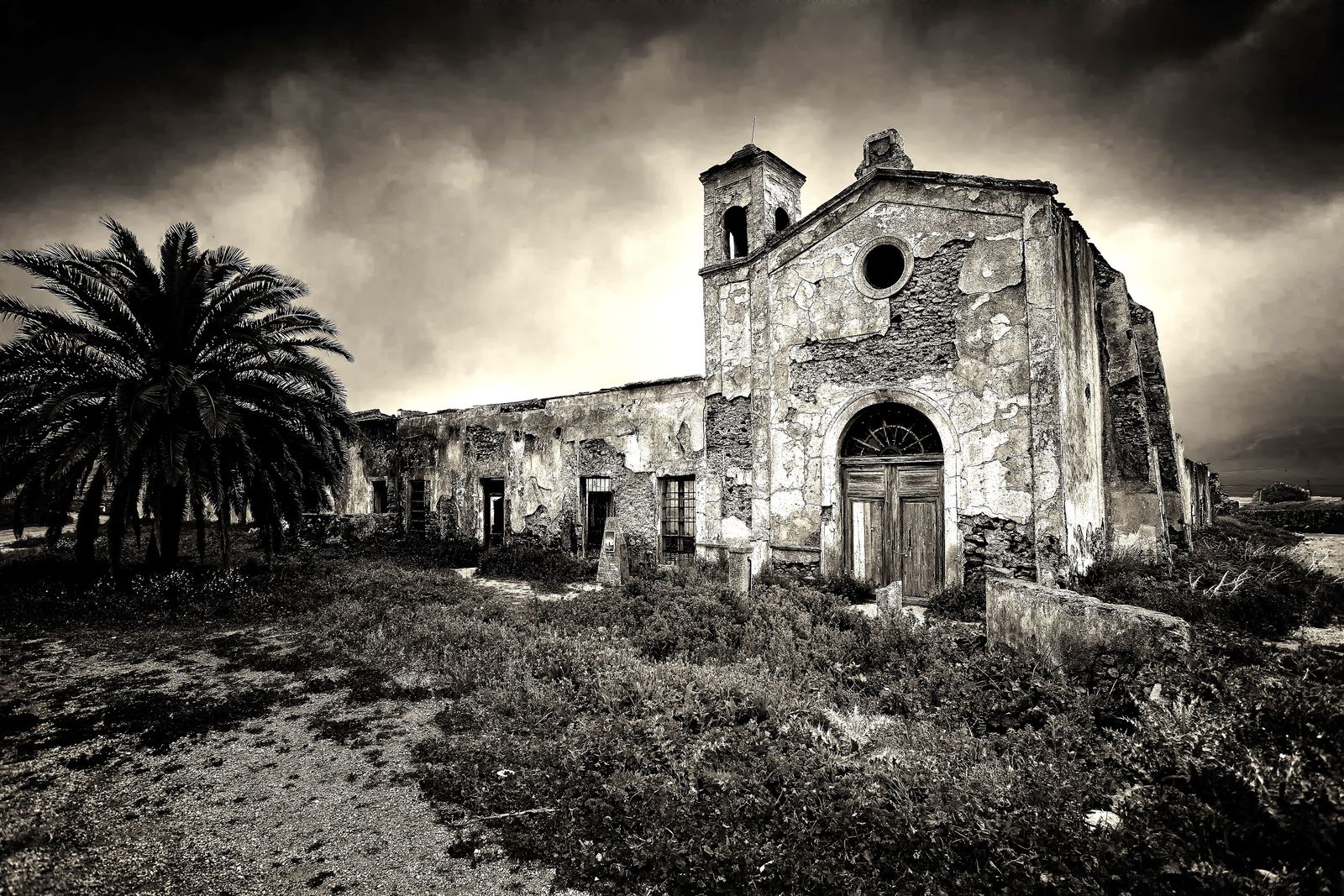 El Cortijo del Fraile en pleno corazón del Parque Natural.