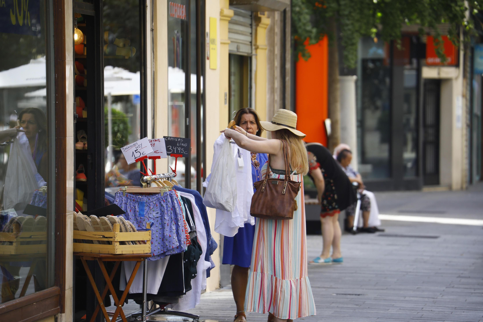 Primer día en Córdoba con las nuevas medidas de ahorro energético, en imágenes