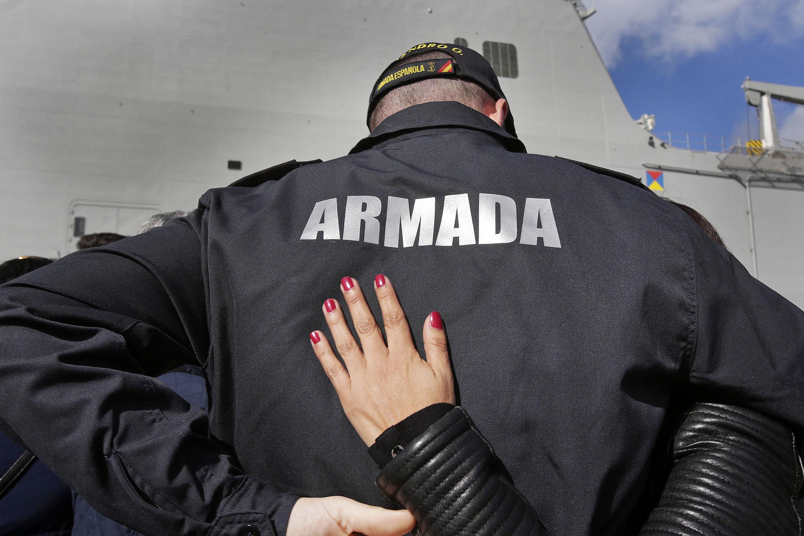 Imágenes de la despedida del 'Juan Carlos I'