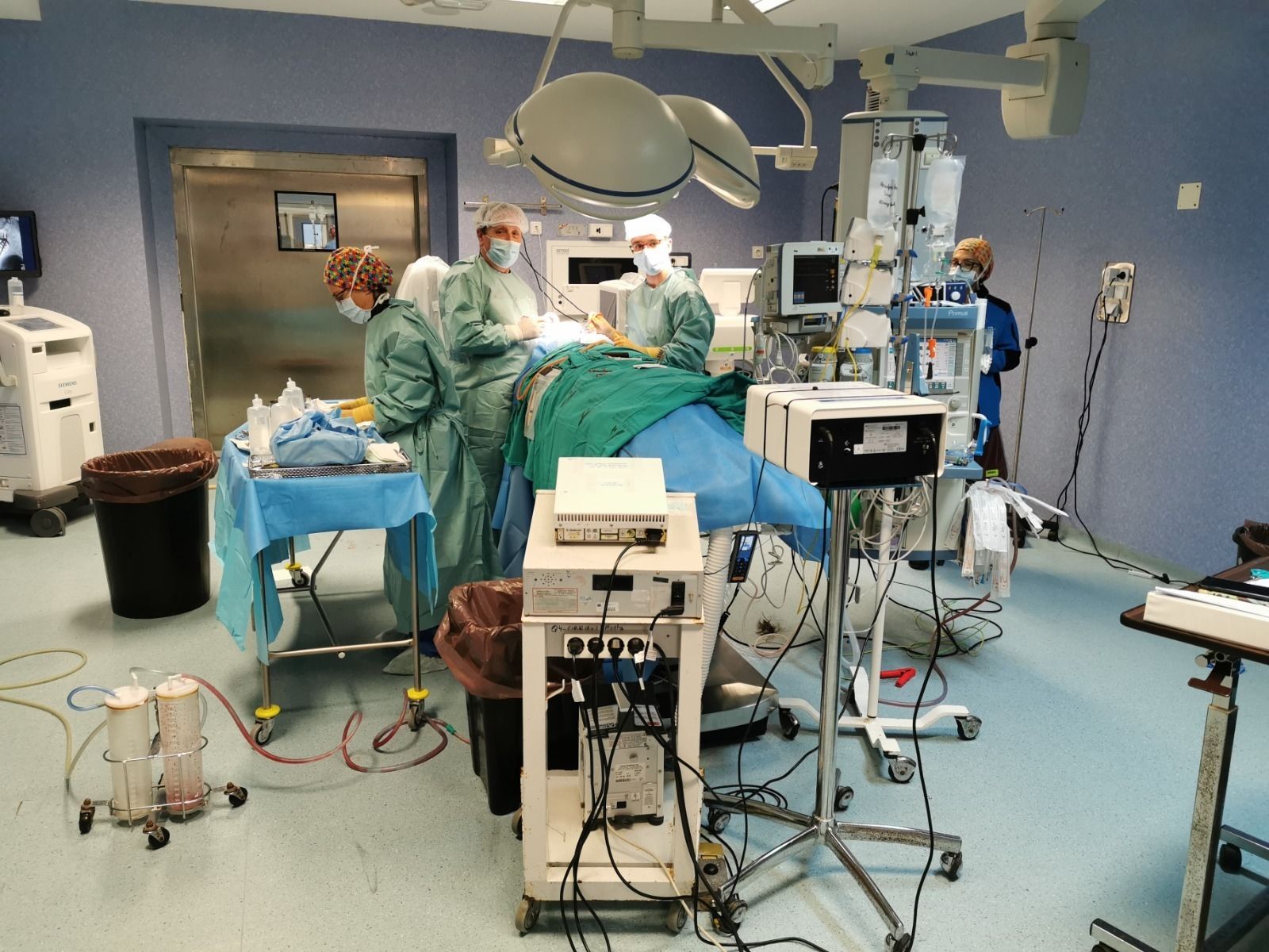 Una intervención de neurocirugía en el Hospital Universitario Torrecárdenas.