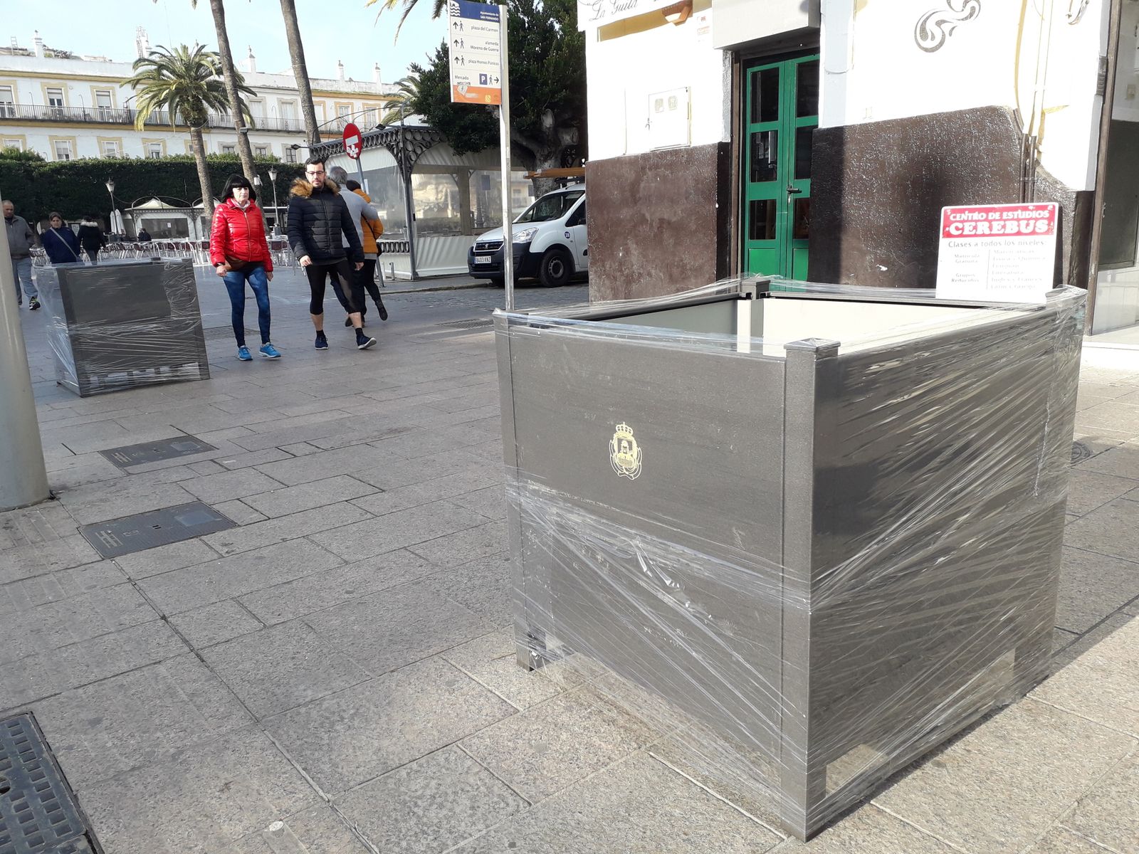 Nuevos maceteros para la calle Real.