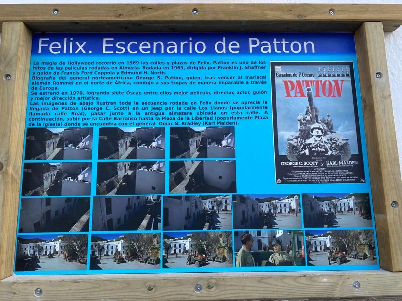 El panel recoge fotogramas del rodaje en Felix, la sinopsis y el cartel de la película.