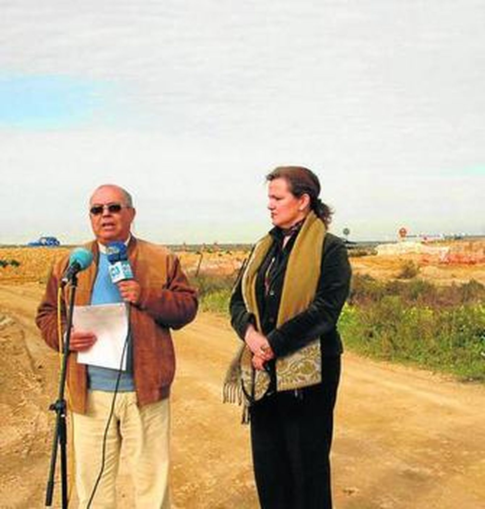Richard y De Alba, con la batería de Alburquerque al fondo.