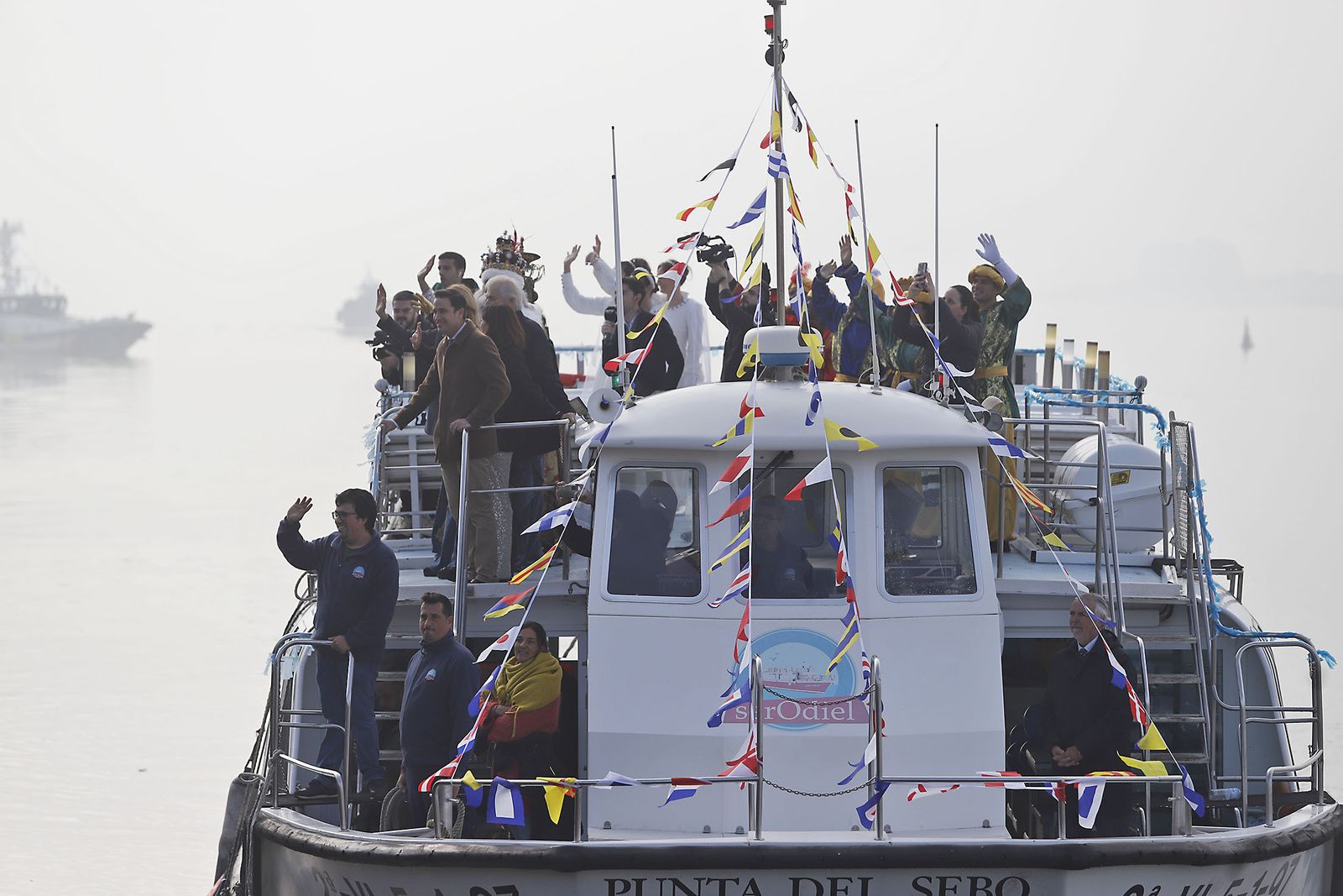 Imágenes de la mágica llegada de los Reyes Magos y la Estrella de la Ilusión a Huelva en barco