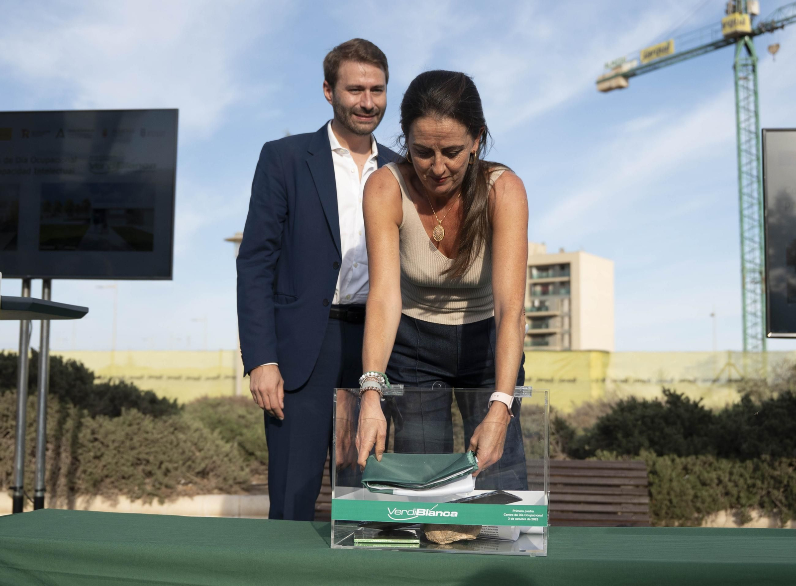 Las imágenes de la primera piedra del centro de día ocupacional Juan Goytisolo de Verdiblanca en Almería
