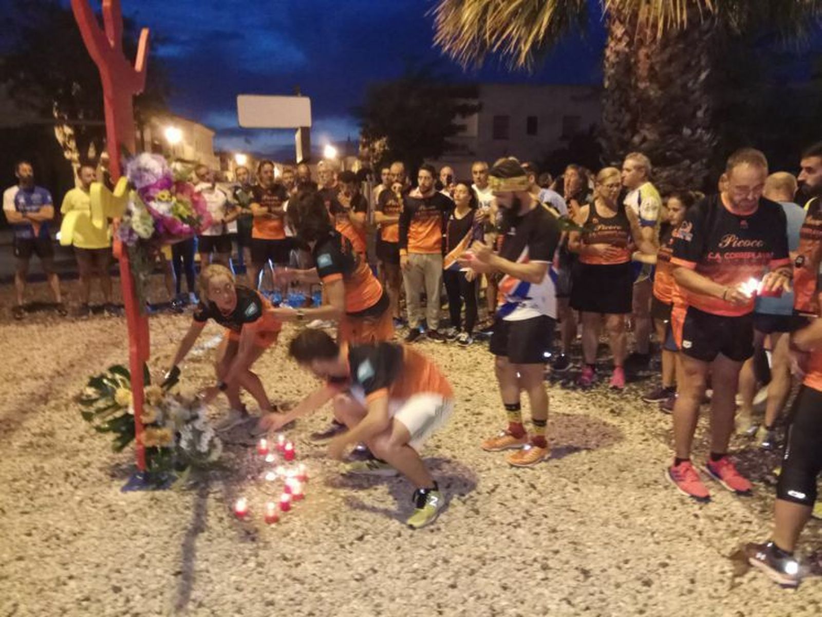 Un instante del entrenamiento organizado por el Club Atletismo Correplayas en homenaje a Paco Guisado.