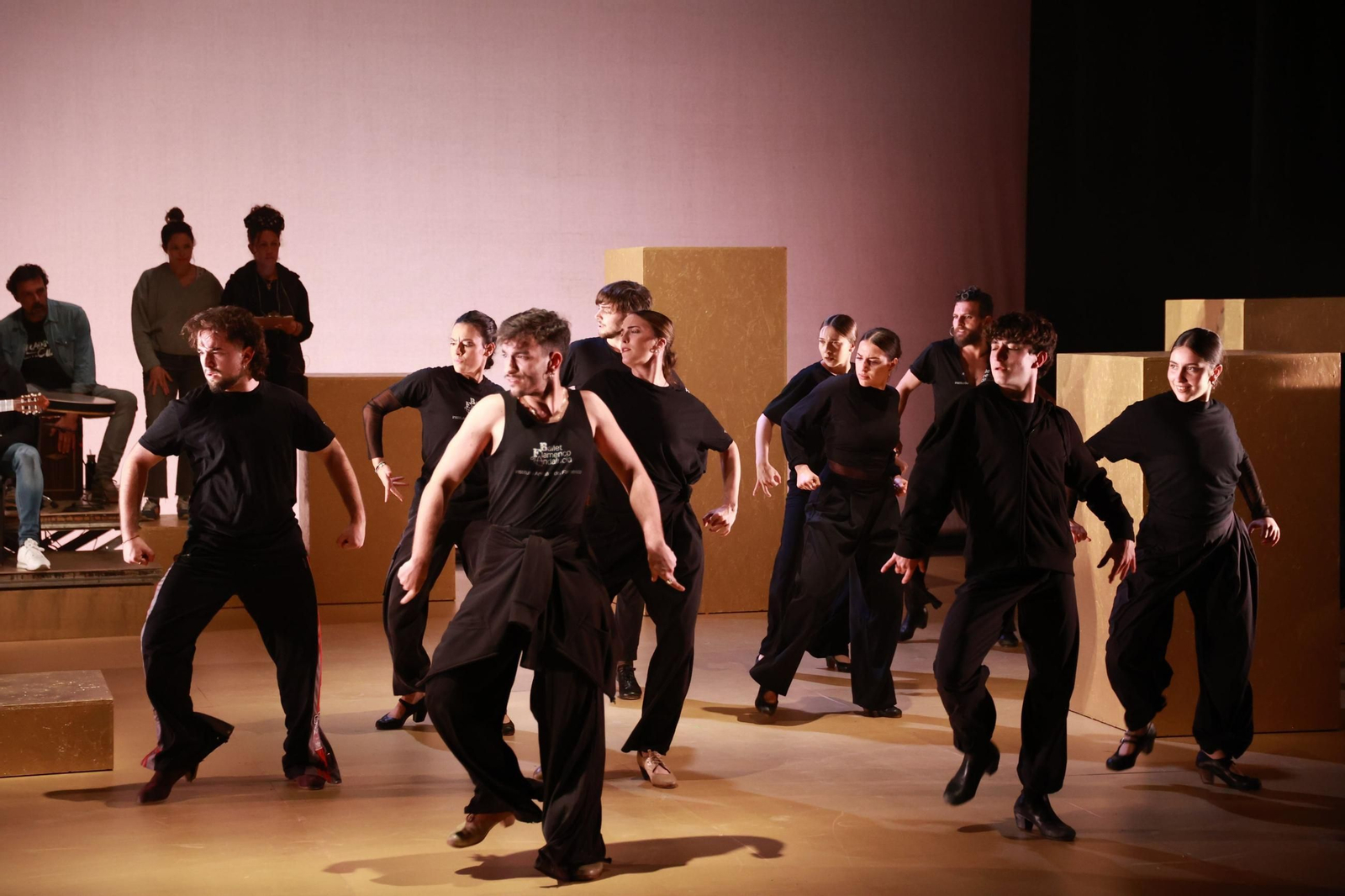 El BFA en un momento del ensayo, aún sin vestuario, que tuvo lugar en el Teatro Central.