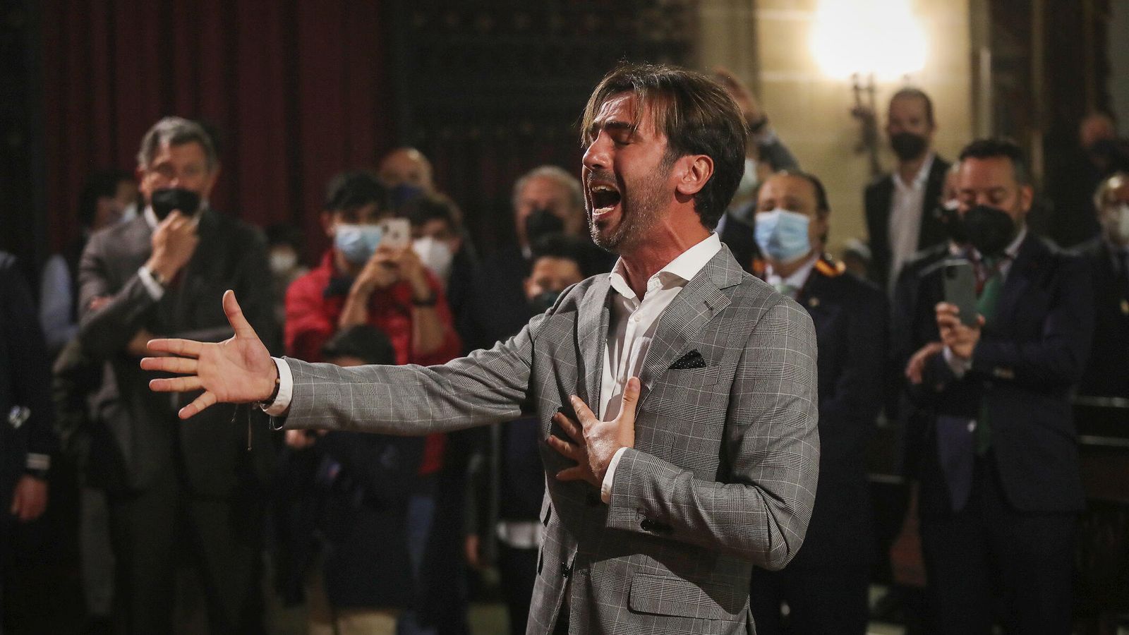 Saeta a los pies de Jesús de las Penas en San Mateo.