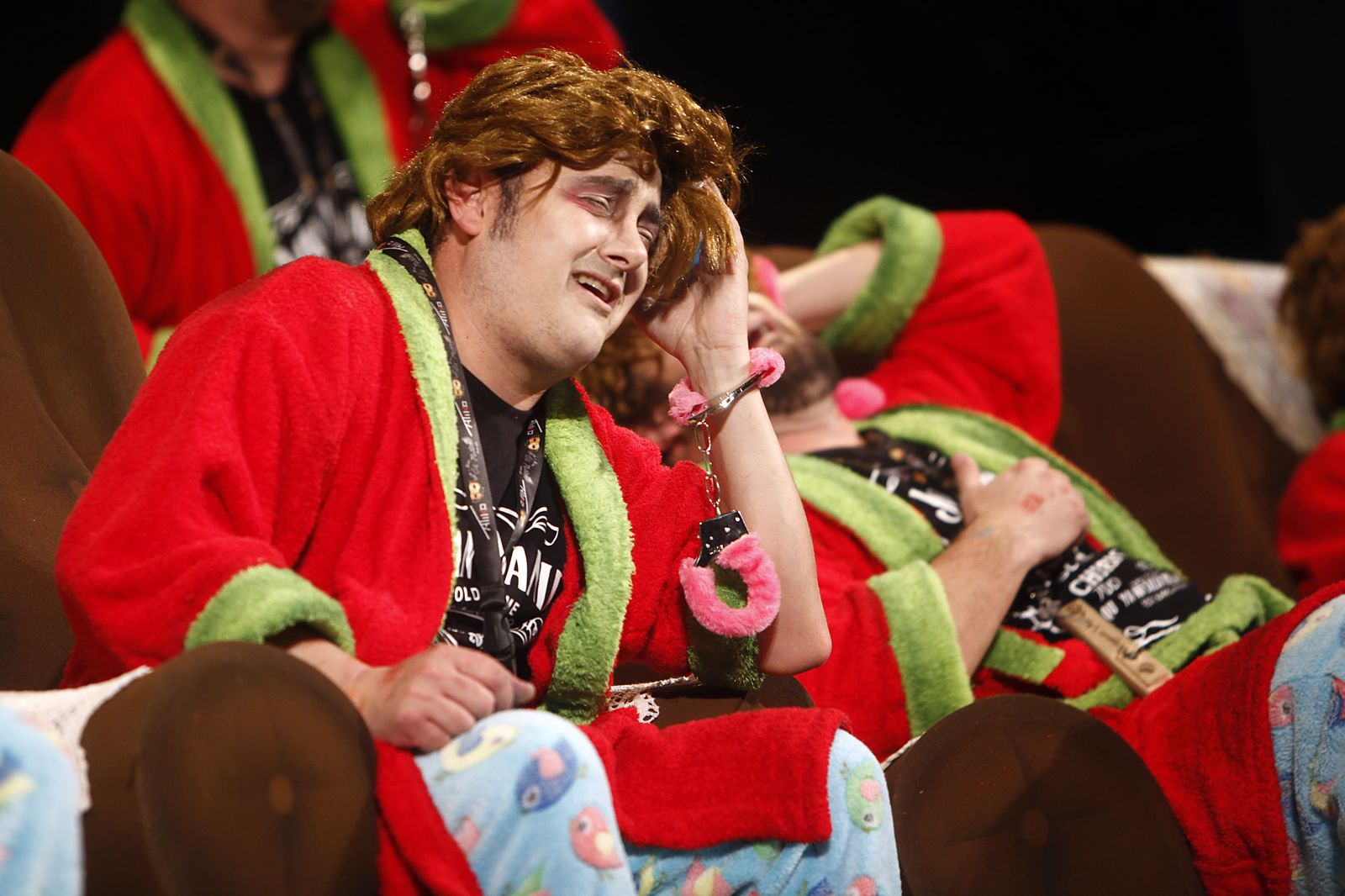 Las imágenes de la décimo sexta función de clasificatorias