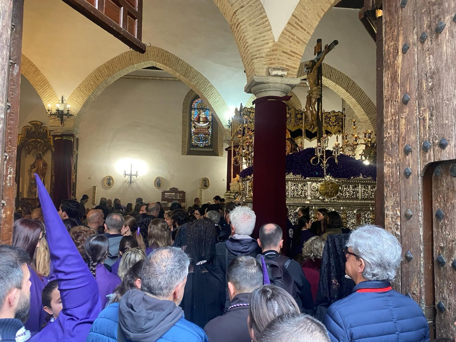 En imágenes: La Expiración trae de vuelta la ilusión de los cofrades jiennenses