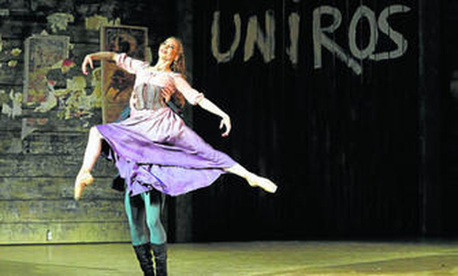 El ballet en un momento de su actuación en El Generalife.