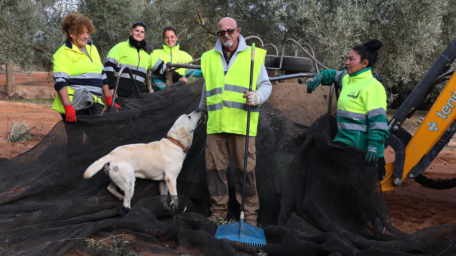 Imagen de la cuadrilla, con Benito Moras al frente.