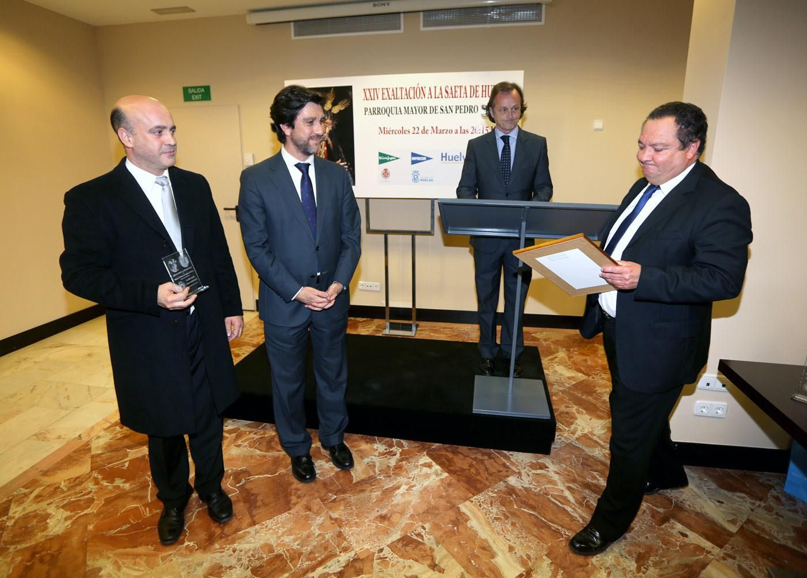 Entrega de recuerdos de la 24ª edición de la Exaltación a la Saeta de Huelva