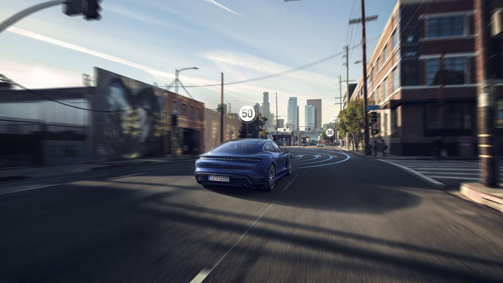 Ahora es posible comprar un Porsche Taycan e irlo dotándolo de equipamiento a medida que surjan las necesidades. Incluso sólo pagar temporalmente por él. El InnoDrive es un ejemplo de ello.